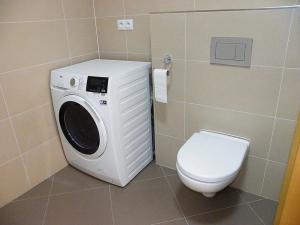 Pronájem bytu 2+kk, Praha - Pitkovice, Chorošová, 61 m2