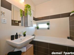 Pronájem bytu 2+kk, Praha, Mrázkova, 46 m2