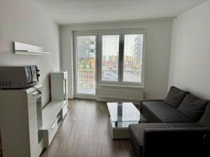 Pronájem bytu 2+kk, Praha - Stodůlky, Svitákova, 67 m2
