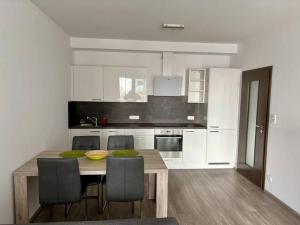 Pronájem bytu 2+kk, Praha - Stodůlky, Svitákova, 67 m2