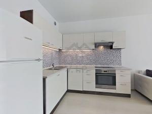 Prodej bytu 1+kk, Praha - Dolní Měcholupy, Honzíkova, 34 m2