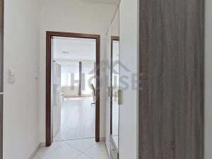 Prodej bytu 1+kk, Praha - Dolní Měcholupy, Honzíkova, 34 m2