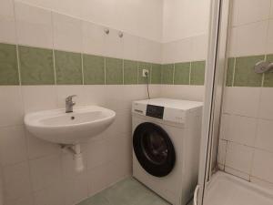 Pronájem bytu 1+kk, Valašské Meziříčí - Krásno nad Bečvou, Nádražní, 33 m2