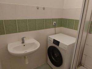 Pronájem bytu 1+kk, Valašské Meziříčí - Krásno nad Bečvou, Nádražní, 33 m2