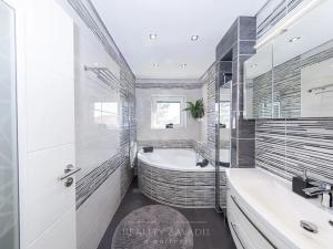 Prodej kanceláře, Praha - Suchdol, Osvobození, 314 m2