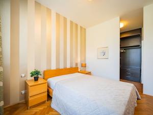 Pronájem bytu 2+kk, Praha - Nusle, Bartoškova, 50 m2