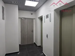 Pronájem bytu 1+kk, Chomutov, Žižkovo náměstí, 26 m2