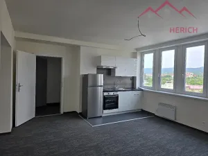 Pronájem bytu 1+kk, Chomutov, Žižkovo náměstí, 35 m2