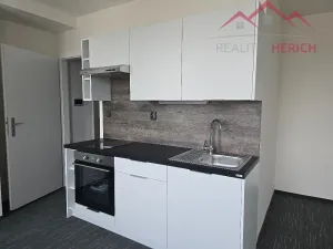 Pronájem bytu 1+kk, Chomutov, Žižkovo náměstí, 27 m2