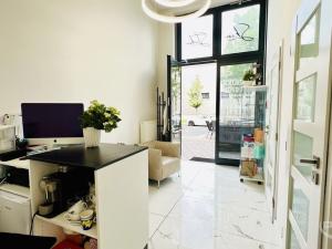 Prodej komerční nemovitosti, Praha - Strašnice, Zvěřinova, 36 m2