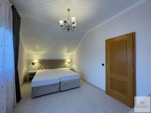 Prodej rodinného domu, Karlovy Vary, K Letišti, 160 m2