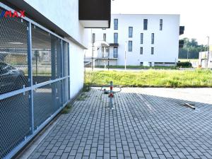 Pronájem garážového stání, Hradec Králové - Třebeš, Svatojánská, 12 m2
