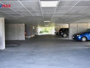 Pronájem garážového stání, Hradec Králové - Třebeš, Svatojánská, 12 m2