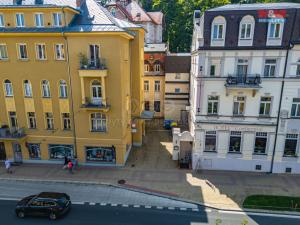 Pronájem obchodního prostoru, Mariánské Lázně, Hlavní třída, 76 m2