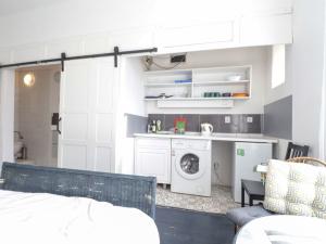 Pronájem bytu 1+kk, Praha - Vinohrady, Slezská, 26 m2
