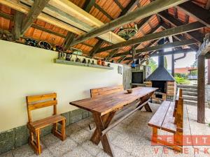 Prodej rodinného domu, Kozárovice, 180 m2