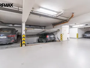 Prodej garážového stání, Praha - Libeň, Kašparovo náměstí, 12 m2