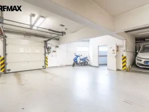 Prodej garážového stání, Praha - Libeň, Kašparovo náměstí, 12 m2