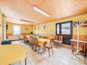 Prodej vícegeneračního domu, Zálezly, 900 m2