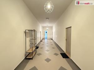 Pronájem bytu 1+kk, Praha - Smíchov, Na Valentince, 38 m2