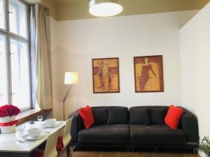 Pronájem bytu 2+kk, Praha, Bílkova, 37 m2
