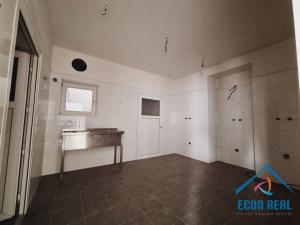 Prodej vícegeneračního domu, Milovice - Benátecká Vrutice, 1080 m2