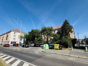 Prodej pozemku, Praha, Černokostelecká, 750 m2