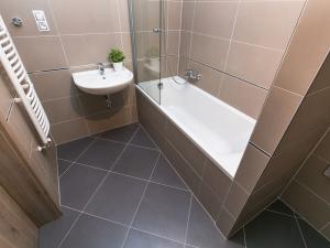 Pronájem bytu 2+kk, Praha - Zličín, Sazovická, 51 m2