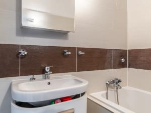 Pronájem bytu 3+kk, Praha - Bohnice, Řešovská, 56 m2
