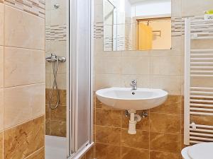 Pronájem bytu 3+1, Praha - Nové Město, Na Moráni, 60 m2