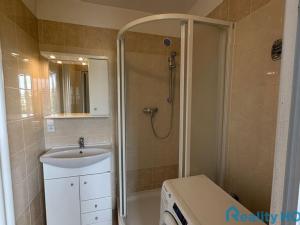 Prodej bytu 2+1, Plzeň - Lobzy, Na Dlouhých, 57 m2