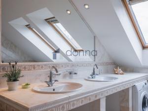 Pronájem bytu 6+kk a větší, Praha, Strojnická, 160 m2