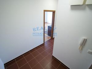 Prodej bytu 2+kk, Praha - Kyje, Farkašova, 40 m2