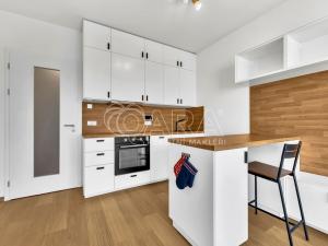 Pronájem bytu 1+kk, Praha - Holešovice, Tusarova, 28 m2