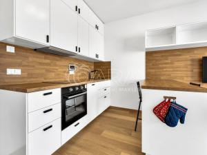 Pronájem bytu 1+kk, Praha - Holešovice, Tusarova, 28 m2