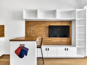 Pronájem bytu 1+kk, Praha - Holešovice, Tusarova, 28 m2