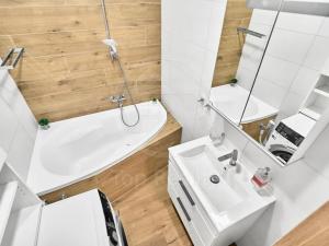 Prodej bytu 3+1, Karlovy Vary, Severní, 77 m2