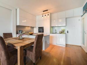 Prodej bytu 3+kk, Praha, Mezitraťová, 65 m2