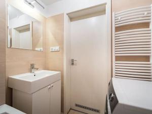Prodej bytu 3+kk, Praha, Mezitraťová, 65 m2