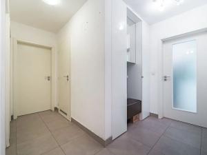 Prodej bytu 3+kk, Praha, Mezitraťová, 65 m2