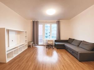Pronájem bytu 1+kk, Praha - Čakovice, Theinova, 37 m2