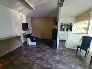 Pronájem obchodního prostoru, Neratovice, Hamplova, 74 m2