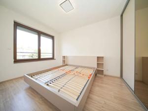 Pronájem bytu 2+kk, Praha - Vysočany, Bassova, 54 m2