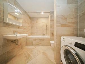 Pronájem bytu 2+kk, Praha - Vysočany, Bassova, 54 m2