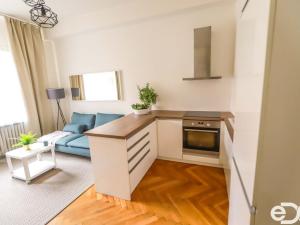 Prodej bytu 2+kk, Praha, Sokolovská, 55 m2