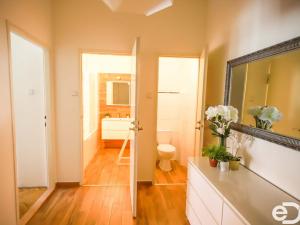 Prodej bytu 2+kk, Praha, Sokolovská, 55 m2