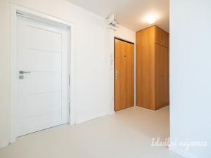 Pronájem bytu 3+kk, Praha - Žižkov, Lupáčova, 62 m2
