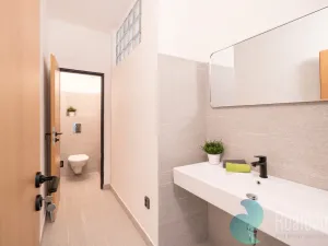 Pronájem kanceláře, České Budějovice, Školní, 528 m2