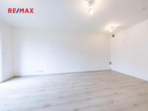 Prodej bytu 1+kk, Praha - Háje, Sochorcova, 31 m2
