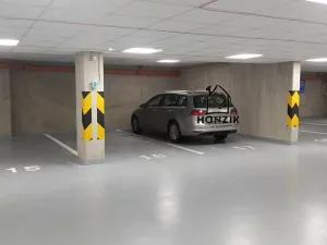 Pronájem garážového stání, Praha - Košíře, Pod radnicí, 16 m2